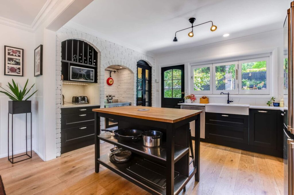 Cotswold Cottage kitchen with stone benches